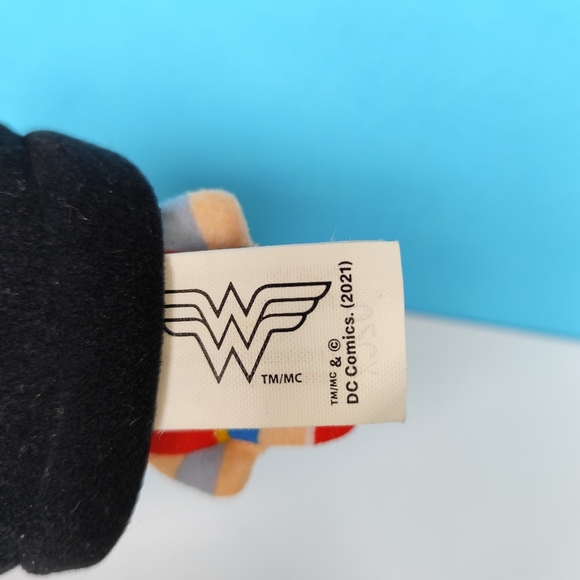 2021 McDonald’s Happy Meal Toy Characters DC SUPER HERO Wonder woman - Picture 3 of 4